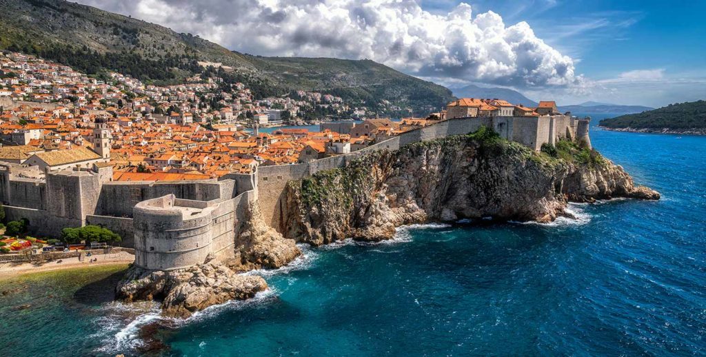 Vue panoramique de la vieille ville de Dubrovnik depuis le fort Lovrijenac