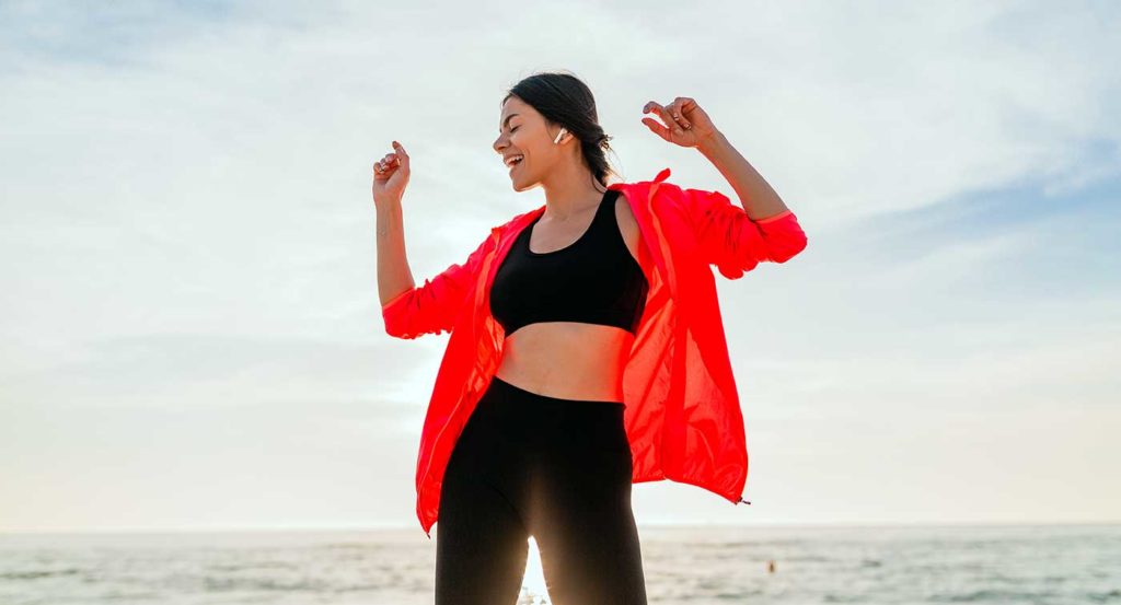 Jeune femme adepte de la biodanza