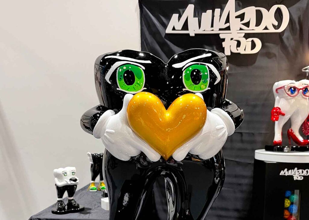 Flo Muliardo, sculptrice pop art sur dents aux Automnales de Genève avec le magazine Découverte.