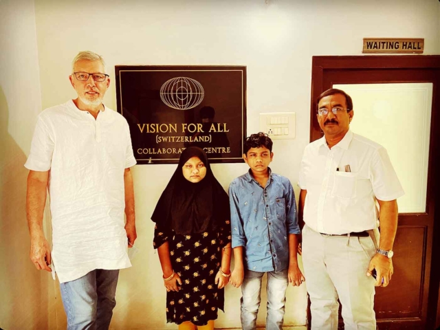 frere-et-soeur-glaucome-congenital Frère et sœur opérés par André Mermoud qui les a sauvés d’un glaucome congénital.