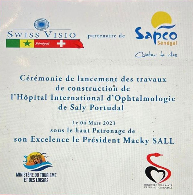 Plaque annonçant la construction de l'hôpital au Sénégal