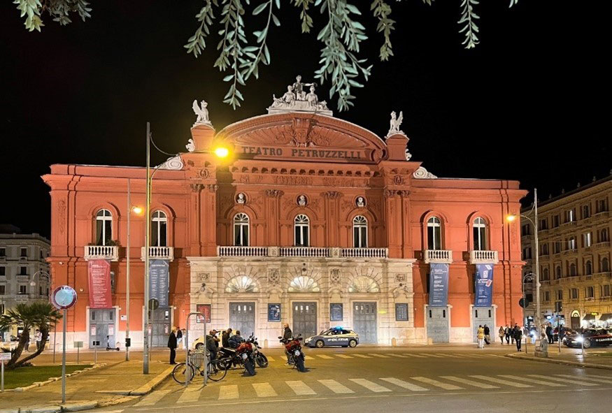 Les-pouilles-teatro-Petruzelli