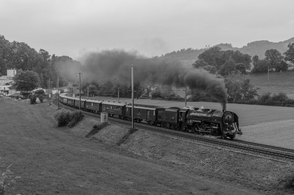 swiss-classic-train-noir-et-blanc