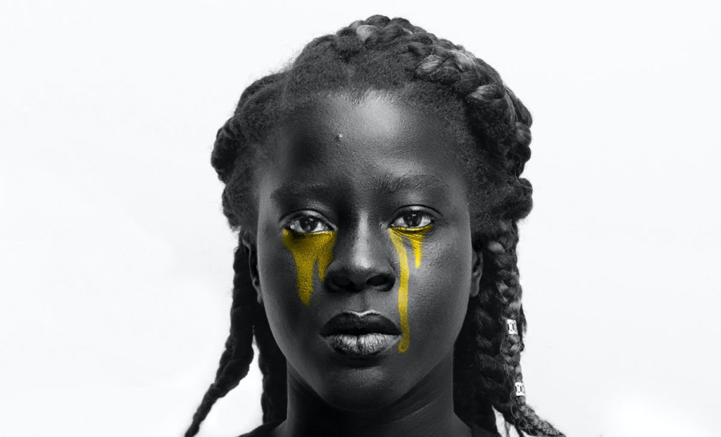 yeux-secs-lucxama-sylvain-femme-larmes-dorées