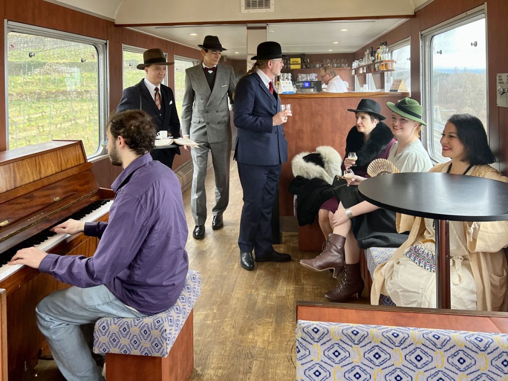 swiss-classic-piano-bar