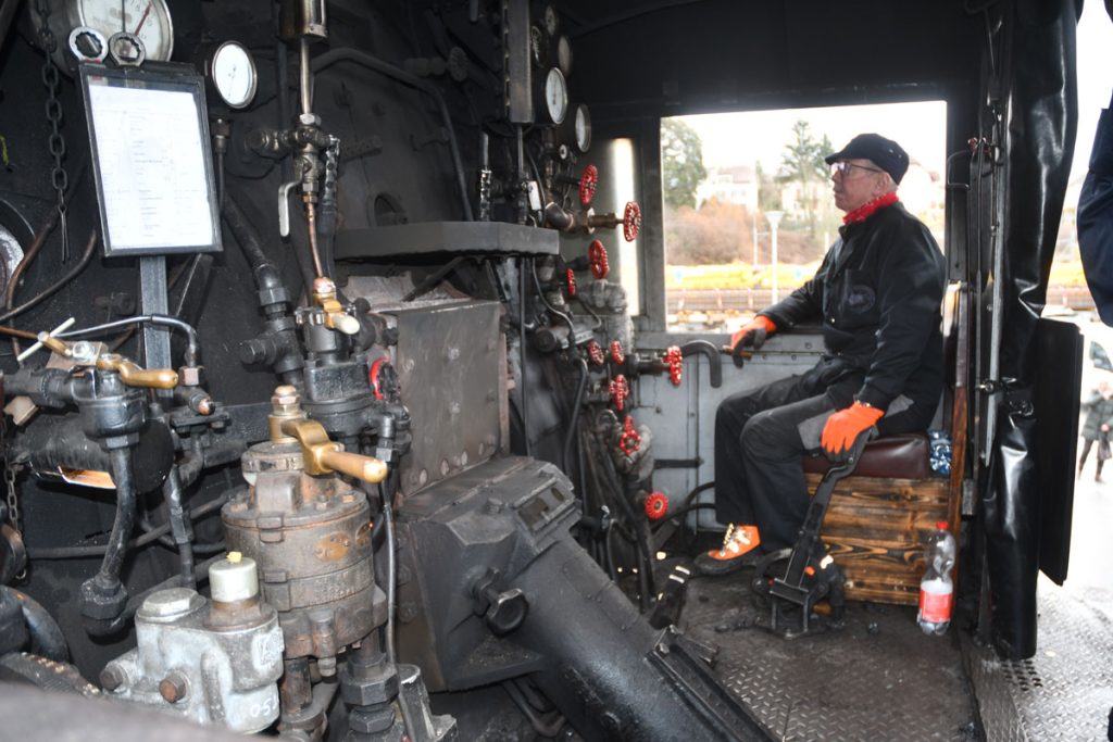 swiss-classic-train-salle-machine