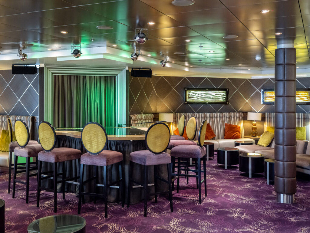 croisiere-mv-Renaissance-Bar-club-AUTHENTIQUE-EVASION