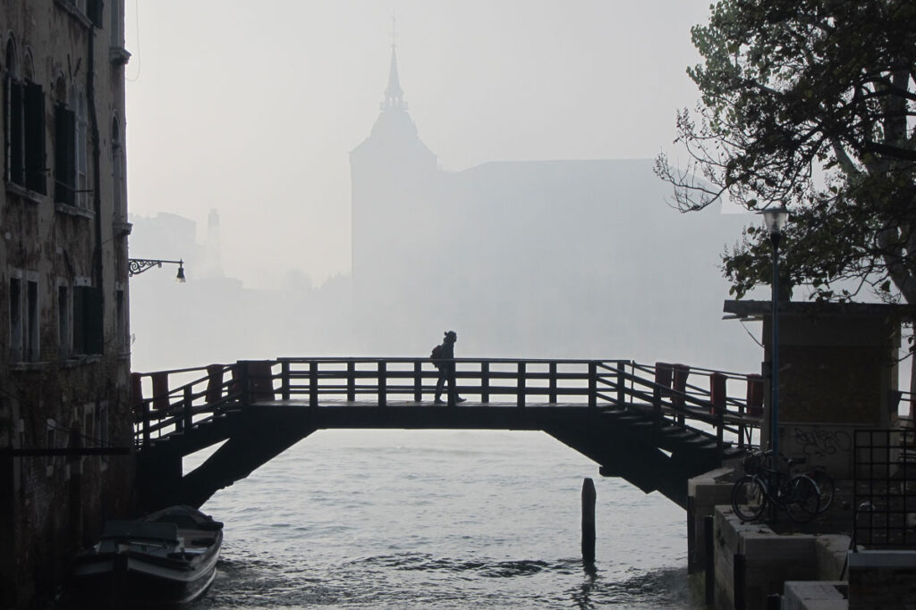 venise-pont-brume