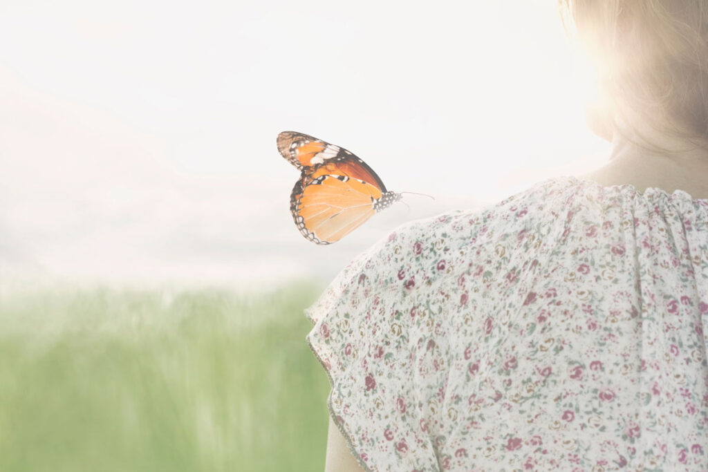 ange-papillon-epaule-femme