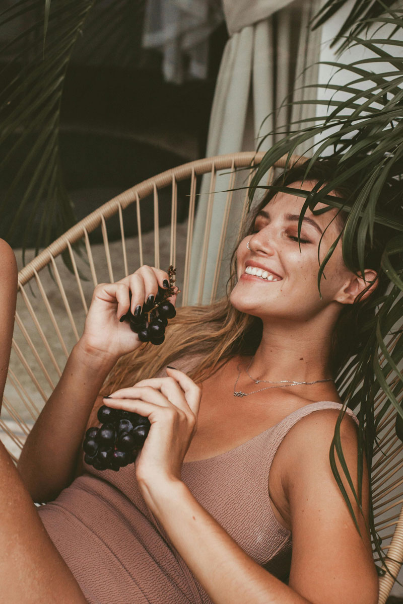 raisin-femme-chaise-ksu&eli-studio