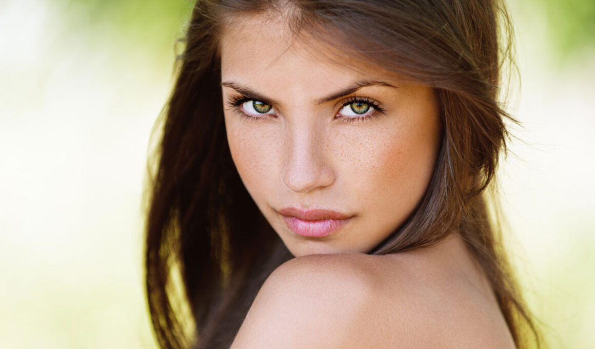 Une belle fille avec un regard envoutant