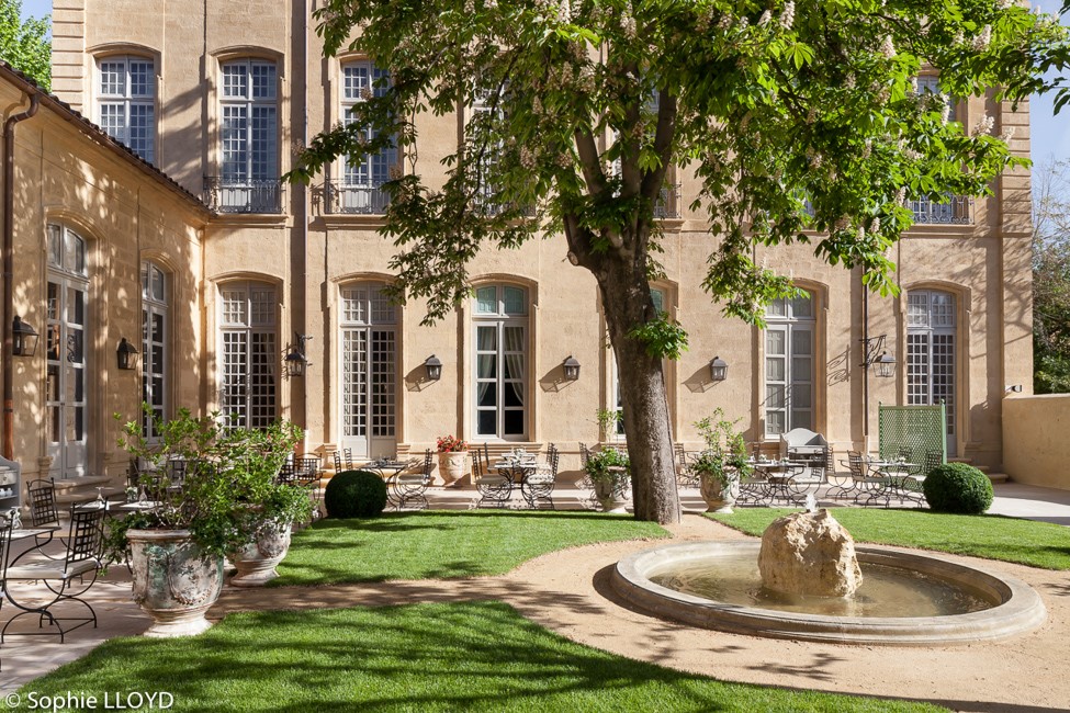 L’Hôtel de Caumont, classé monument historique, et une partie de son jardin : un lieu majeur de la vie culturelle aixoise.