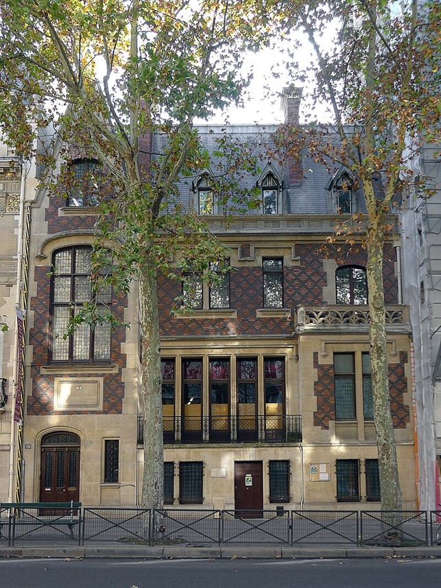 Un immeuble parisien du 17ème arrondissement de Paris pouvant abriter un atelier d'artiste