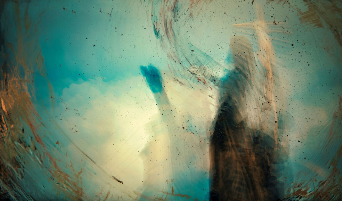 Tableau abstrait avec une silhouette de femme en arrière plan