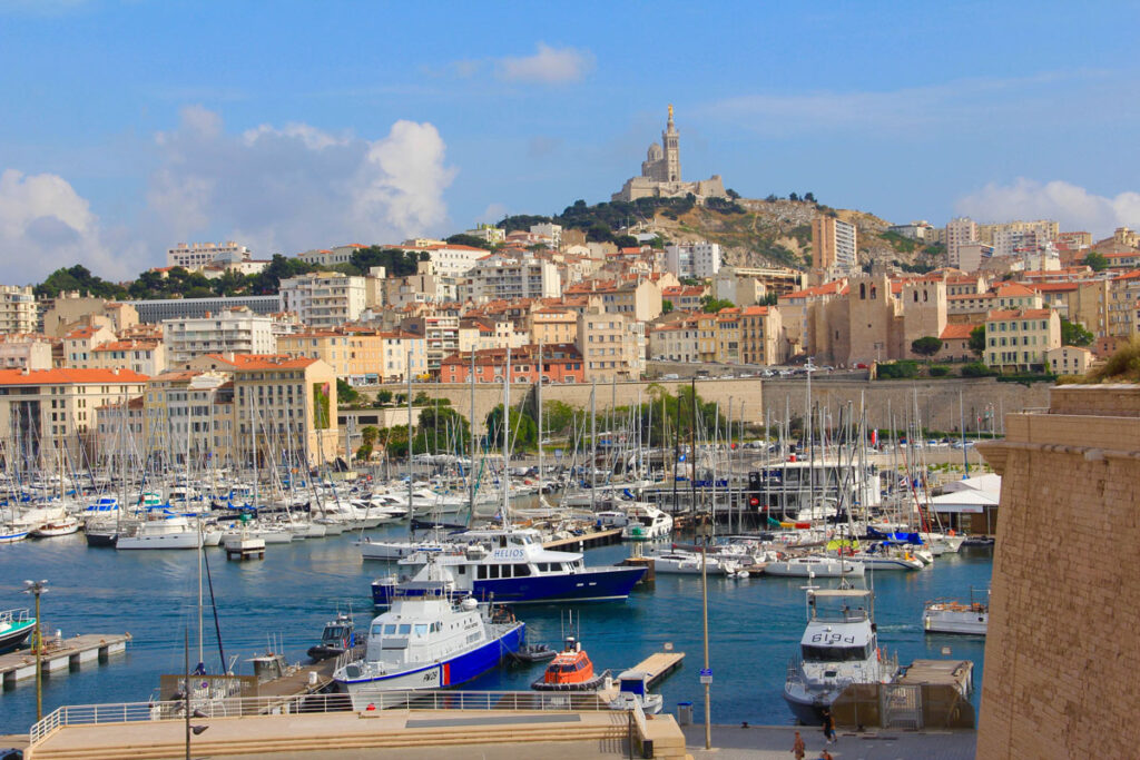 Vue sur notre-Dame à Marseille