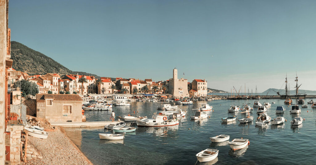 La ville de Vis sur l'île de Vis en Croatie