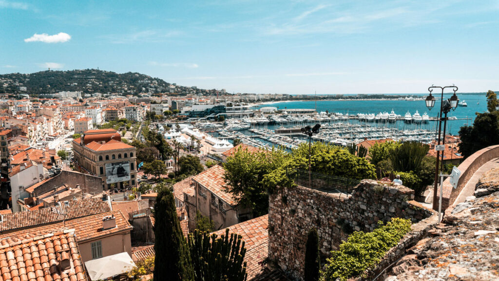 Vue aérienne sur la ville de Cannes
