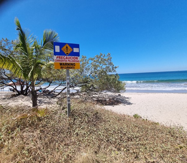 Panneau de signalisation au Costa Rica