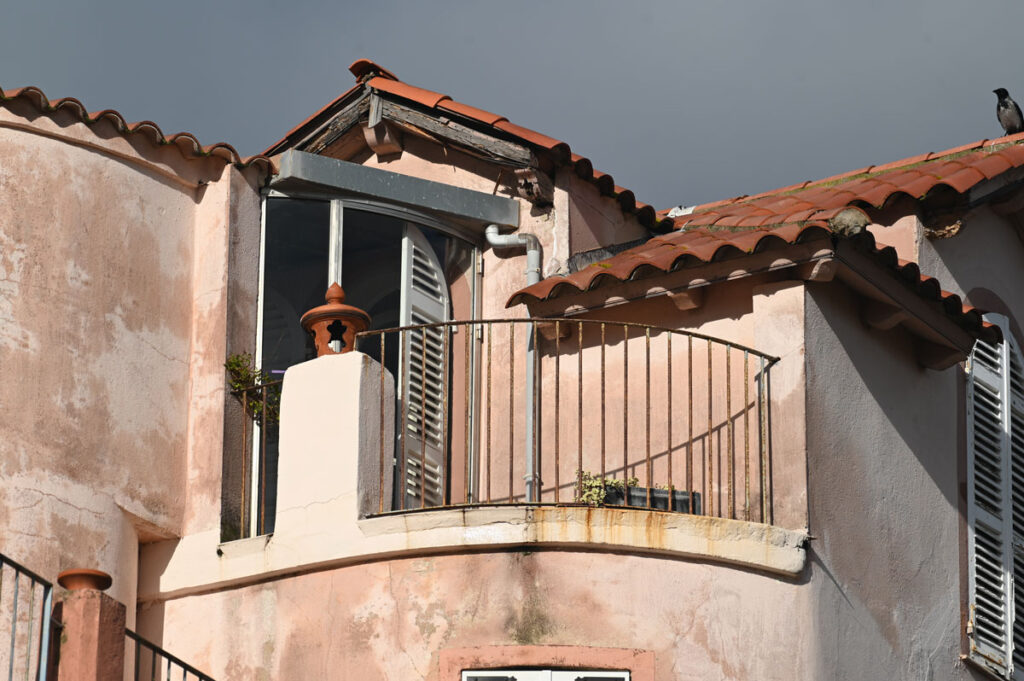 Détail-dans-une-rue-d'Ajaccio