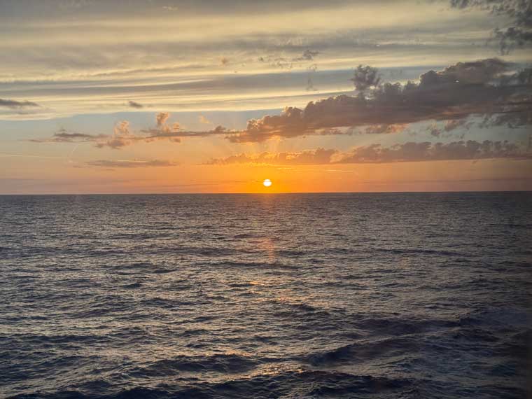 En haute mer en ayant quitté Olbia, en Sardaigne